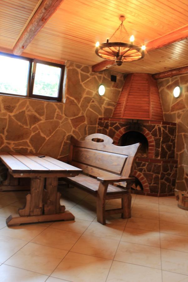 Hotel Sokolyne Gnizdo Korostov Esterno foto
